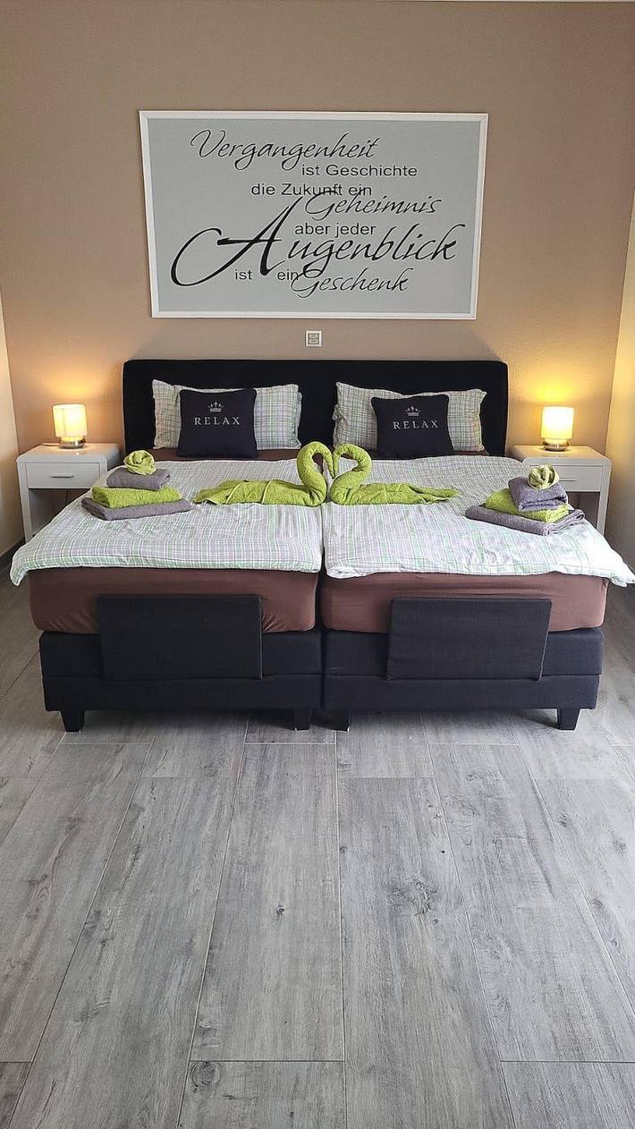 Ferienwohnung für 4 Personen, mit Seeblick und Sauna sowie Terrasse in Pewsum