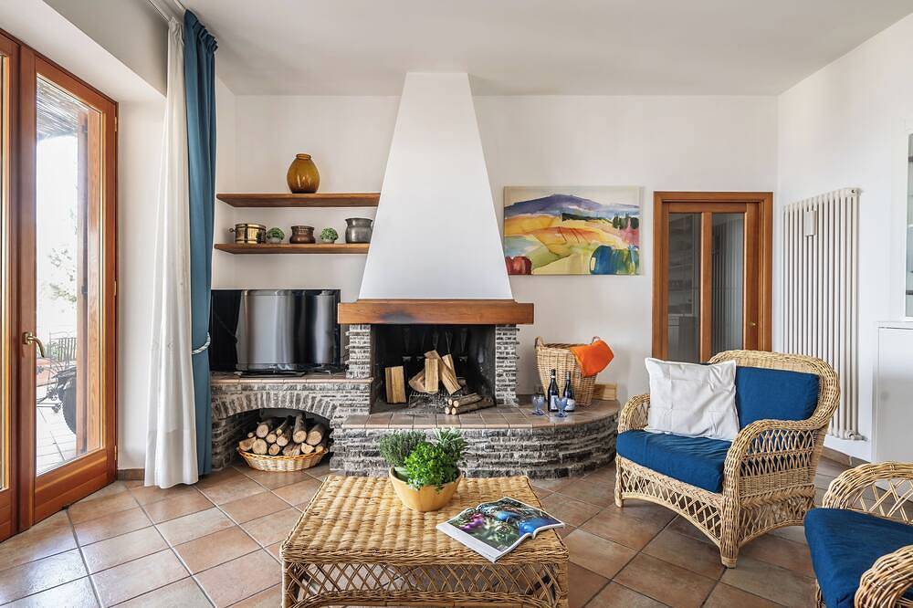 Villa Antonella - swimming pool, jacuzzi, sea and Vesuvius view in Vico Equense, Provincia de Nápoles