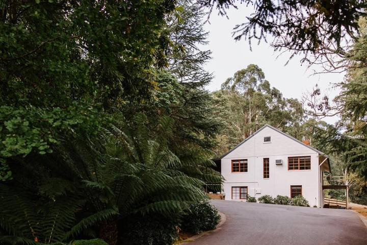 Domek letniskowy dla 2 osób, z widok i widok na jezioro oraz ogród w Victoria