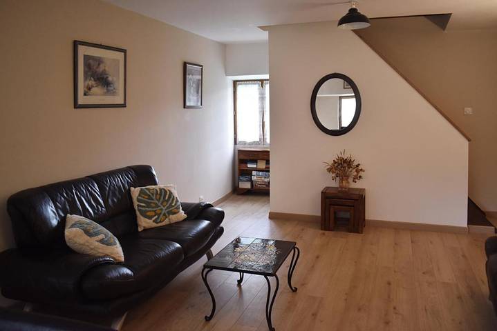 Gîte pour 6 personnes, avec jardin ainsi que vue et piscine, animaux acceptés à Mohon