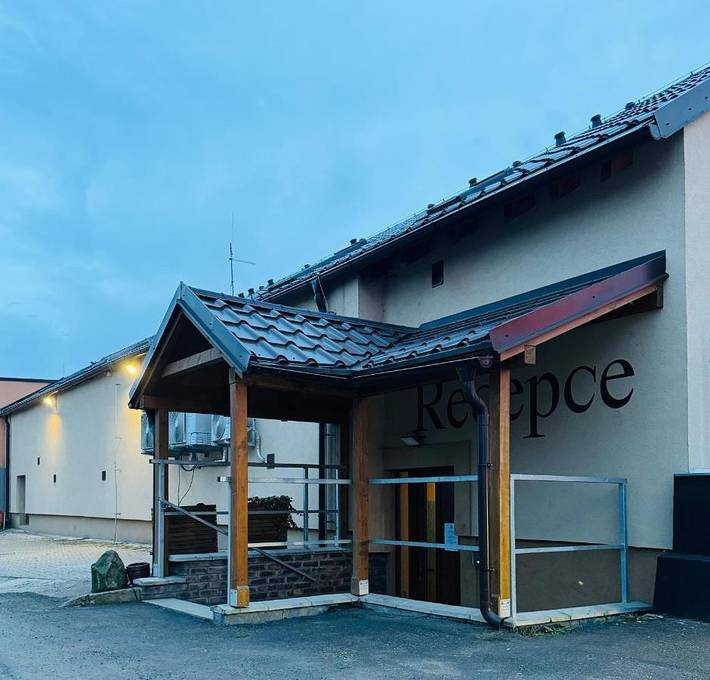 Hôtel pour 2 personnes, avec jacuzzi ainsi que terrasse et sauna, animaux acceptés à Mladá Boleslav - 3