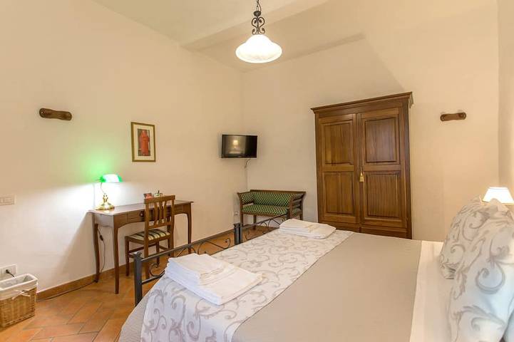 Appartement entier, Datini Appartement à Toscane (2 personnes, 5 personnes - Wifi - Terrace - Garage) in Prato, Province de Prato
