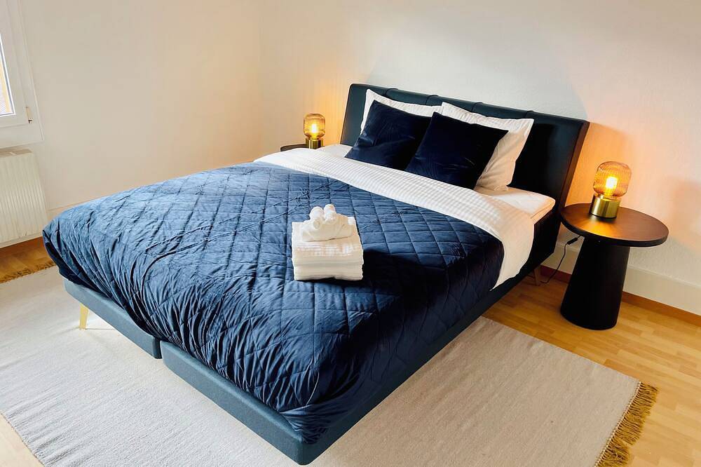 Ganze Wohnung, Stilvolle Ferienwohnung mit Balkon & Seeblick – Ihre Ruheoase am Thunersee in Oberhofen am Thunersee, Thunersee