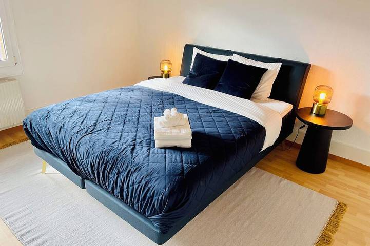 Ganze Wohnung, Stilvolle Ferienwohnung mit Balkon & Seeblick – Ihre Ruheoase am Thunersee in Oberhofen am Thunersee, Thunersee