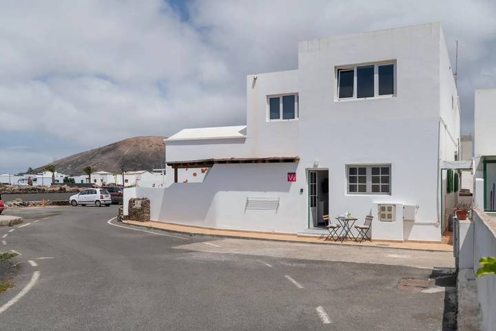Apartamento entero, Vacaciones 'La Dehesa I' con vistas a la montaña y Wi-Fi in Uga, Yaiza