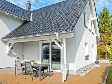 Ferienwohnung für 4 Personen, mit Terrasse und Garten in Sellin