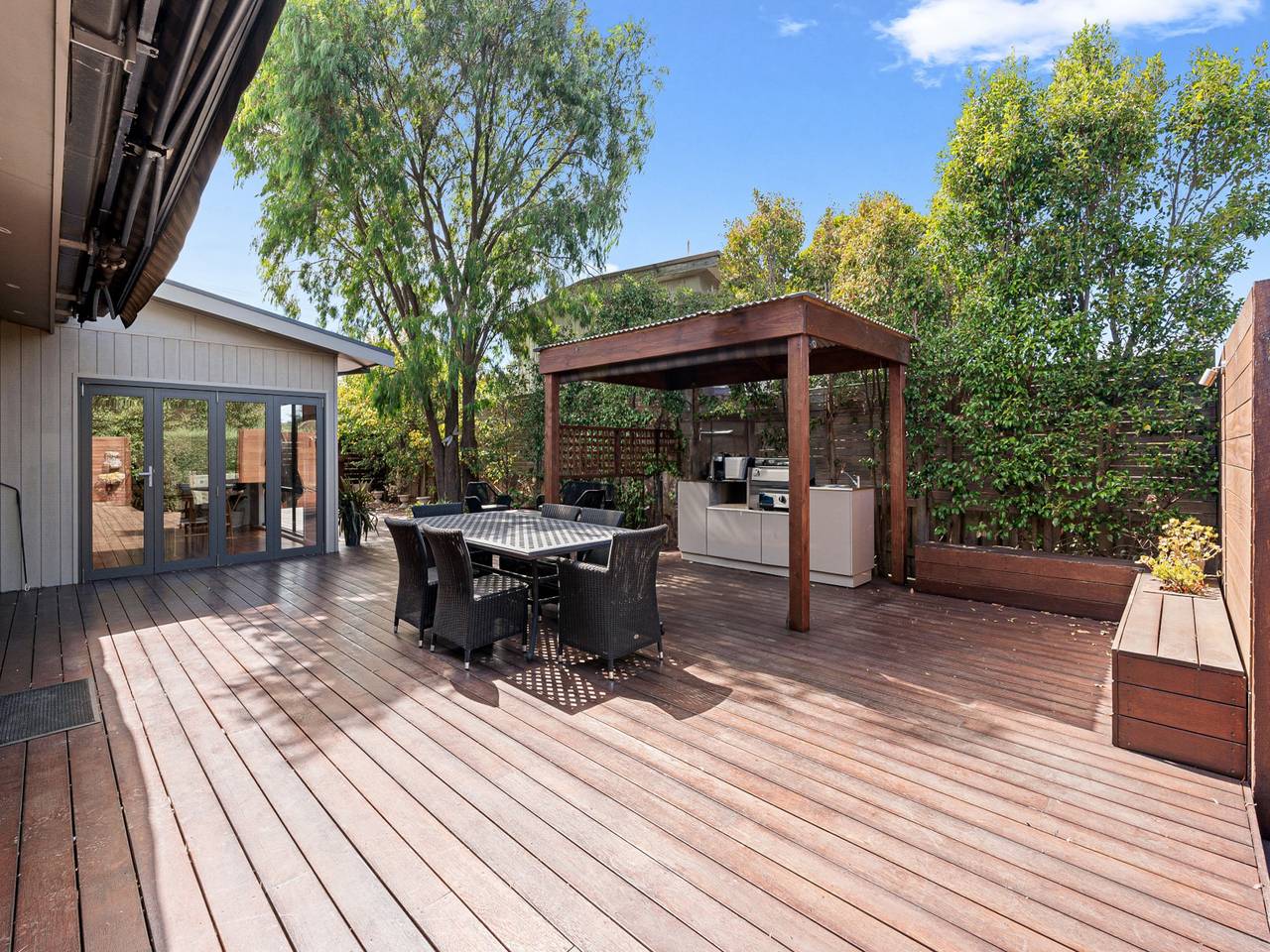 Entire apartment, Luxurious 3-Bed Home with Outdoor Spa in Melbourne, Mornington Peninsula