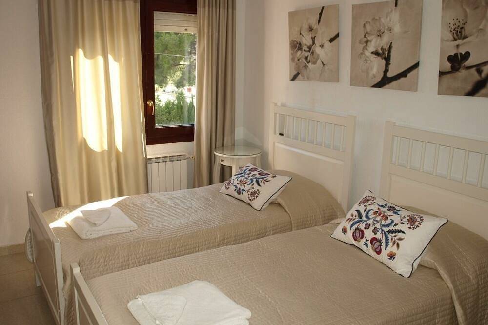 ⭐ Près de la plage, 9 ch, 19 pers.♨️Jacuzzi❄️Full A/C🍖Bbq⚡Internet 1000Mbps🏓Pp in Les Tres Cales, L'Ametlla de Mar