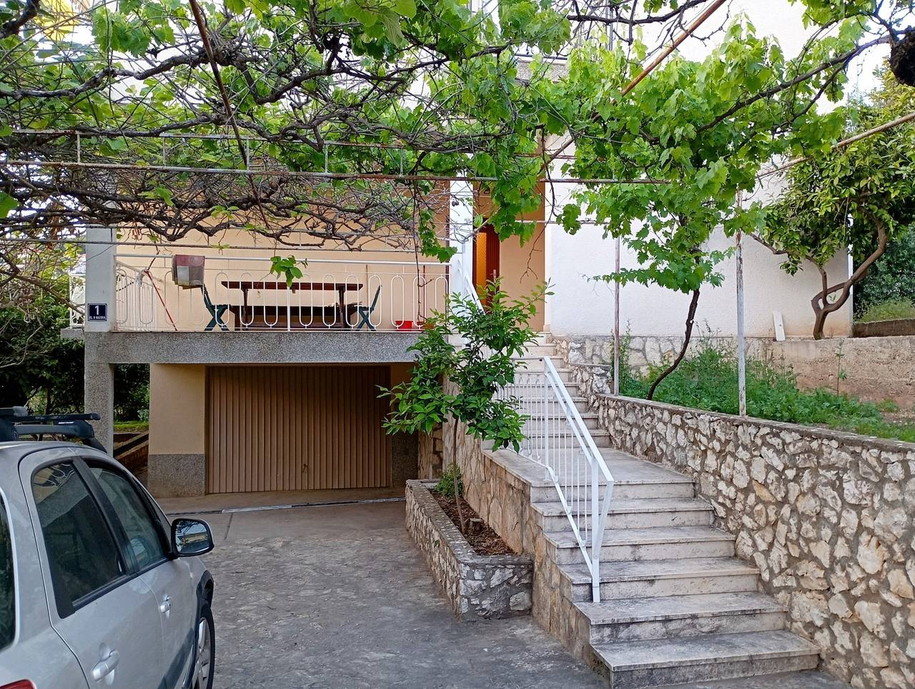Ganze Ferienwohnung, Ferienwohnung für 6 Personen mit Balkon in Okrug Gornji, Ciovo