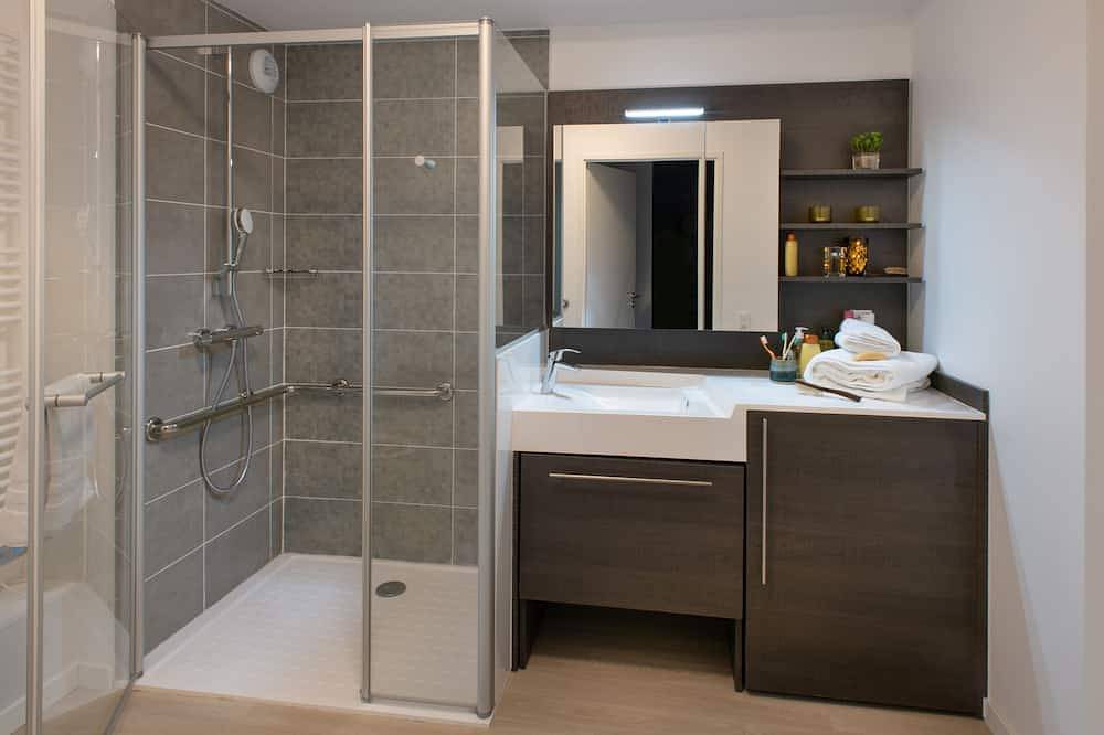 Entire apartment, Studio Ensuite with Bath and Balcony in Le Puy-en-Velay, Haute-Loire