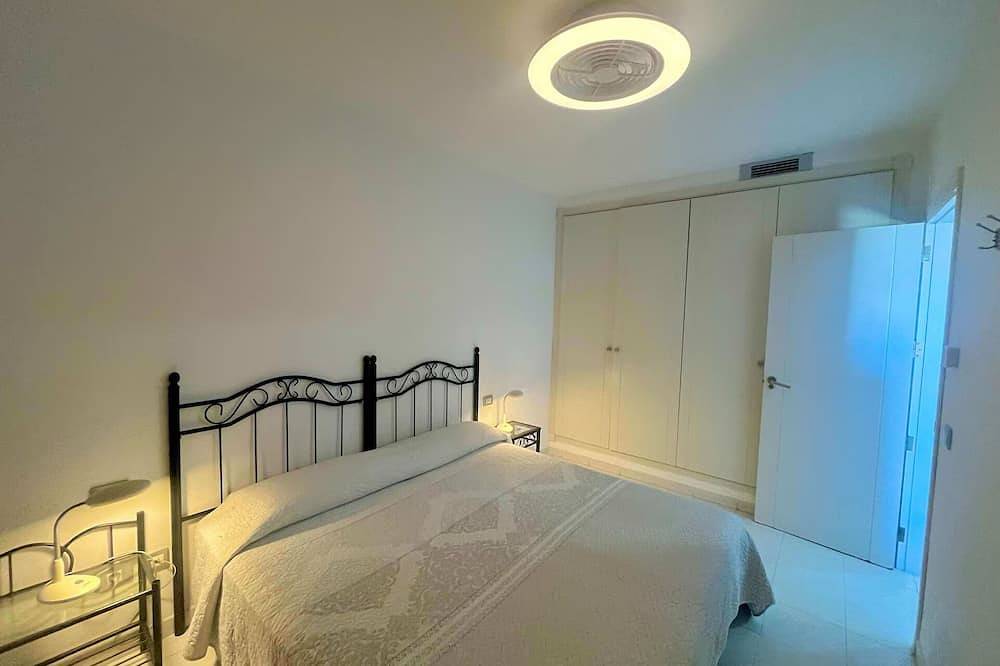 Ganze Wohnung, Penthouse with sea views in the center of La Caleta in La Caleta, Adeje