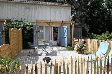 Gîte pour 2 personnes, avec piscine et jardin à Paunat