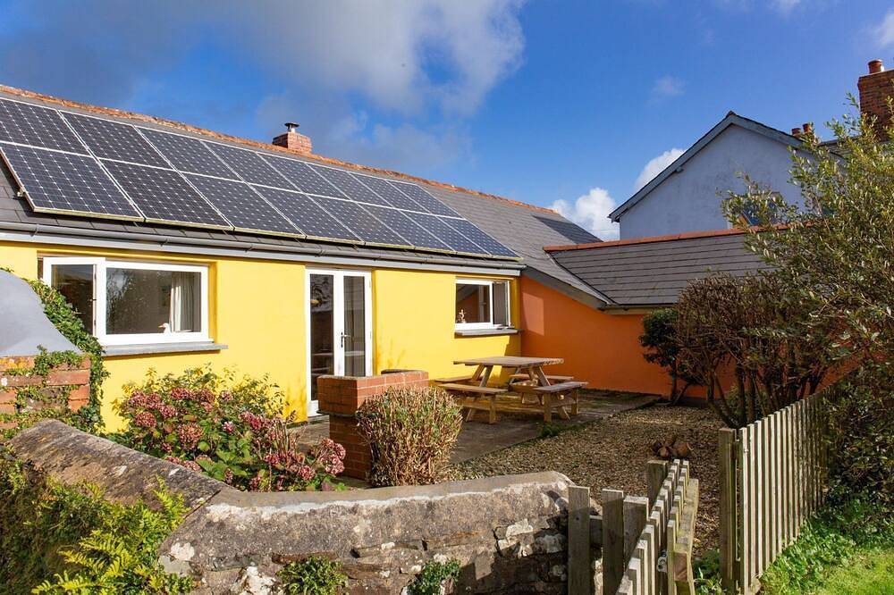 The Milking Parlour, shared hot tub and sauna in Hartland, Hartland Devon Heritage Coast
