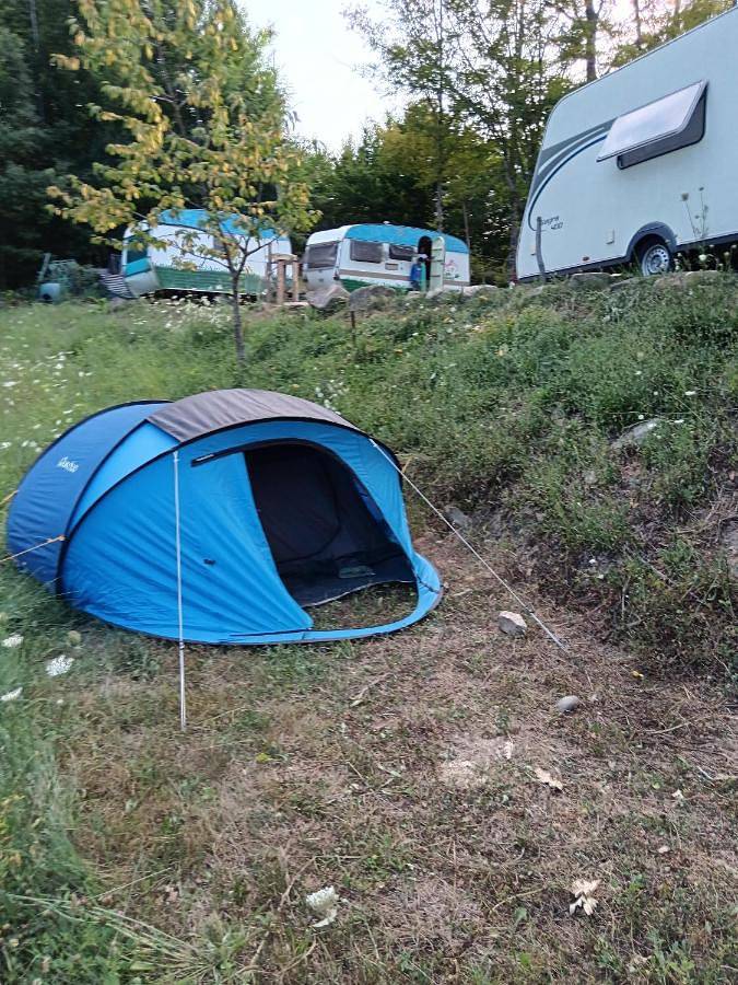 Gîte pour 3 personnes, avec vue ainsi que terrasse et jardin à Albareto