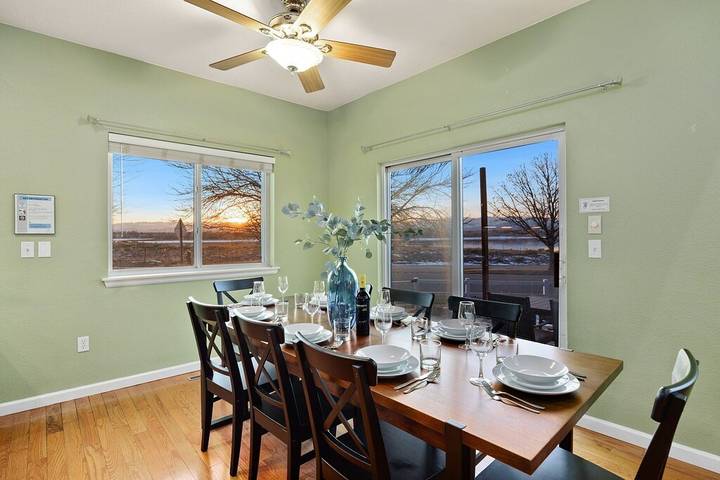 Vacation rental for 10 people, with yard in Loveland