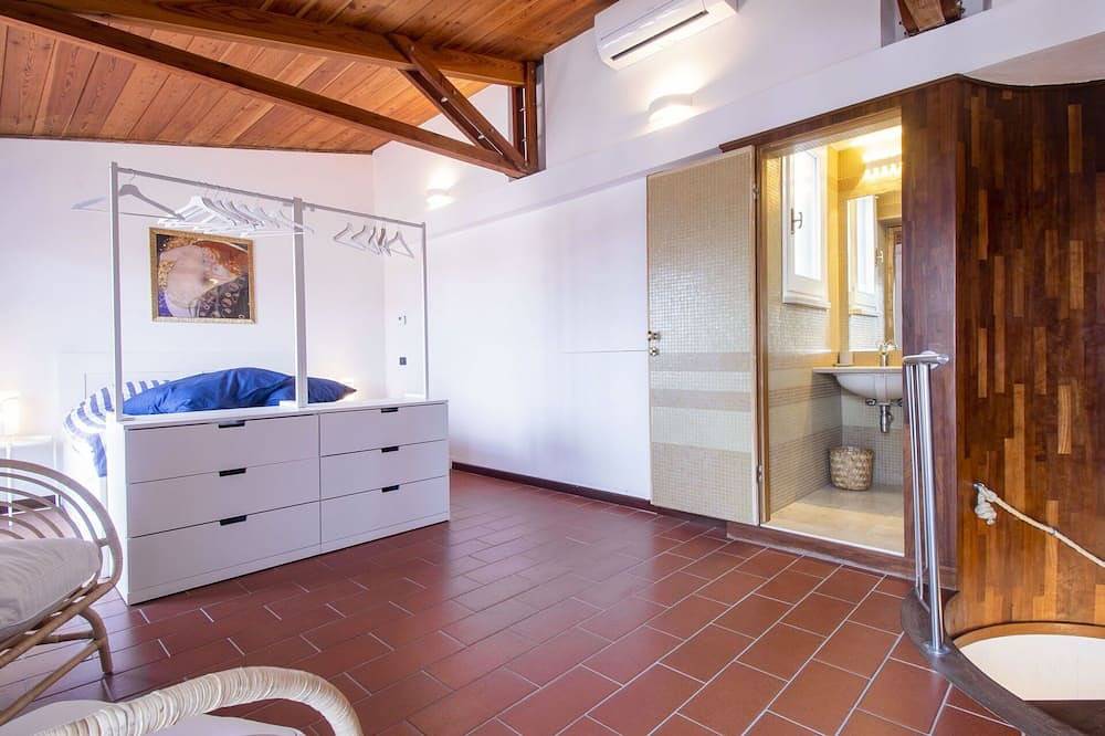 Alleinstehendes Ferienhaus mit Whirlpool,  W-Lan, Klimaanlage, Tv, Terrasse, Haustiere erlaubt in Pisa, Italienische Riviera