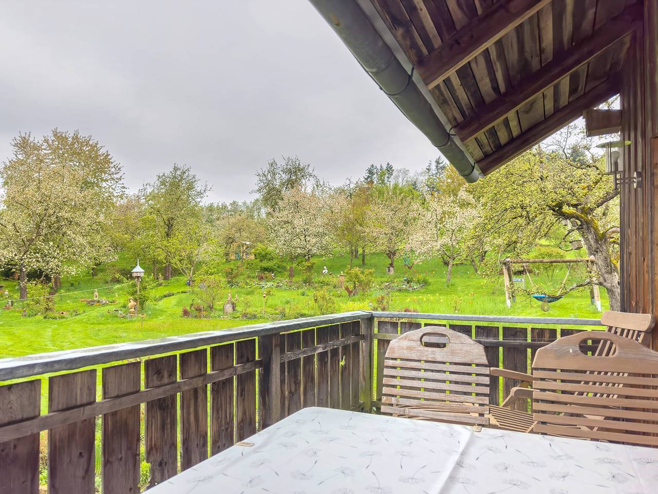 Ganze Wohnung, Ferienwohnung 'Schneckenhaus' mit Gemeinschaftsgarten, Balkon und Wlan in Ostrach, Region Bodensee-Oberschwaben