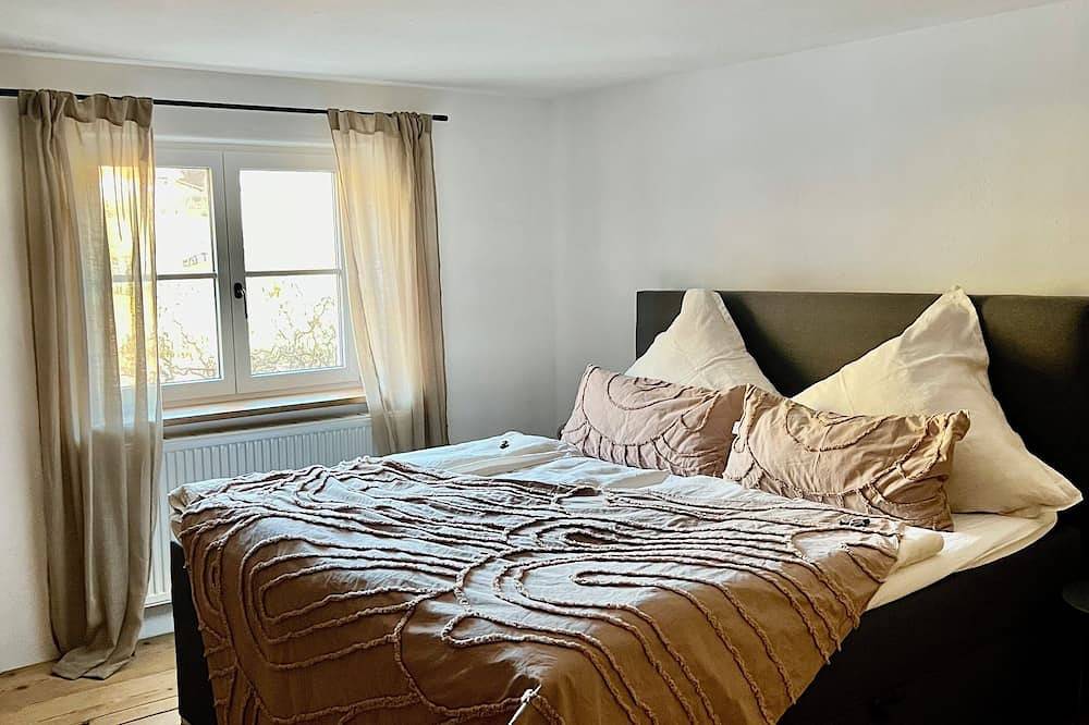 Ganze Wohnung, Wunderschöne, renovierte 100 qm Ferienwohnung in ehemaligem Bauernhof im Allgäu in Maierhöfen, Bayerisch Schwaben