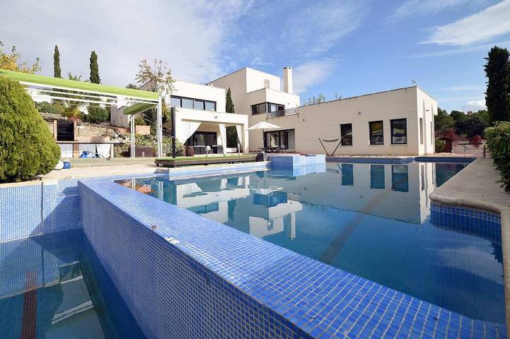 Casa rural para 16 personas, con jardín y jacuzzi en Toledo