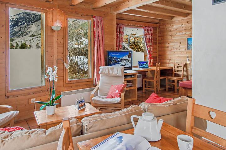 Gîte pour 12 personnes, avec jardin et balcon, adapté aux familles à Névache - 2