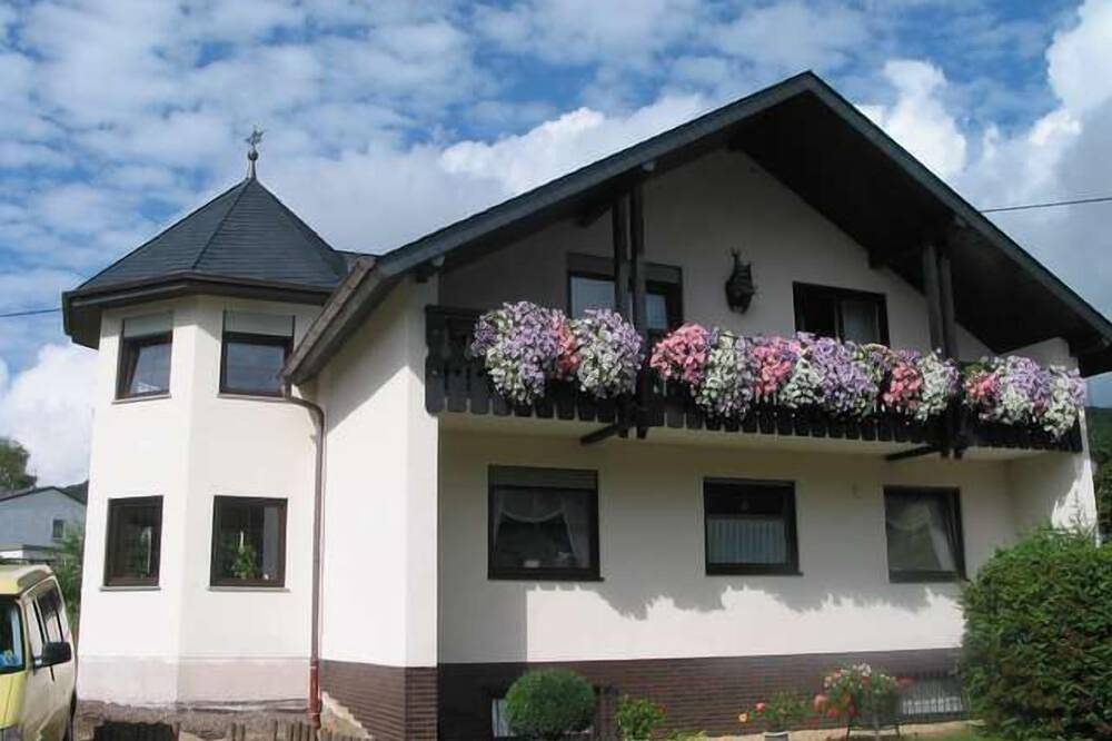 Ganze Wohnung, Wunderschöne Ferienwohnung mit Panoramablick in Ellenz-Poltersdorf, Cochem-Zell