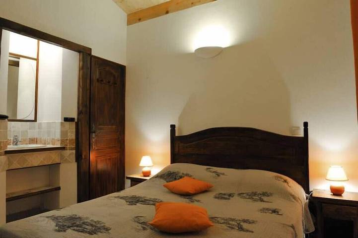 Location de vacances pour 14 personnes, avec piscine et jardin à Saint-Marcel-de-Careiret - 2