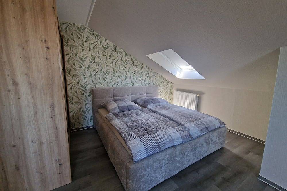 Ganze Wohnung, Gemütliches Appartment, Oase mit großer Küche, Bad, E-Kamin + frei Parken (Nr.4) in Euskirchen, Rheinland