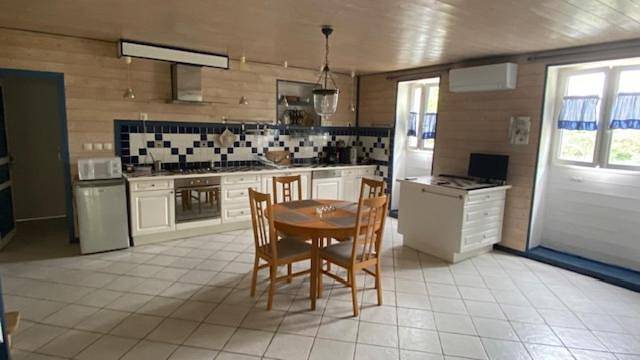 Chambre d’hôte pour 4 personnes, avec Terrasse ainsi que Jardin et Piscine