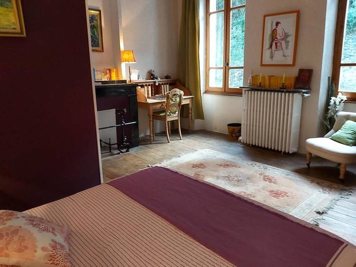 Gîte pour 2 personnes, avec vue ainsi que jardin et piscine, animaux acceptés à Burlats - 2