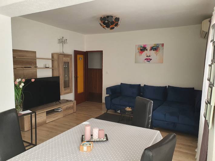 Ganze Wohnung, 2-Zimmer-Ferienwohnung mit Terrasse und Meerblick Senj -a in Senj, Kvarner Festland