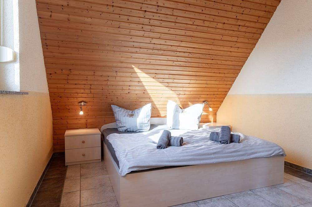 Ganze Wohnung, Ferienwohnung Adlerhorst - Ferienhaus Am Boddenufer in Buschvitz, Bergen auf Rügen und Umgebung