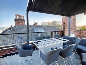 Vacation Rental for 12 Guests in Nottingham, Midlands, Picture 3