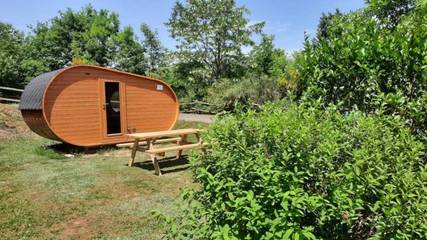 Cabane en bois pour 4 personnes, avec bassin pour enfant en Haute-Loire