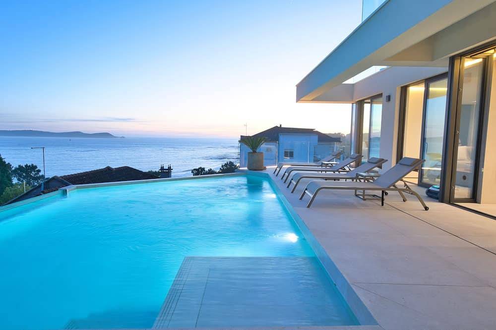 Luxury villa on the beach, Sanxenxo in Noalla (Santo Estevo), Sanxenxo