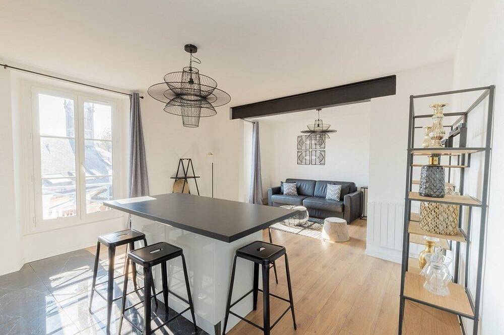 Appartement entier, Suite Gatsby - 6 personnesa seulement 2 min à pieds de l'avenue de Champagne ! in Épernay, Marne