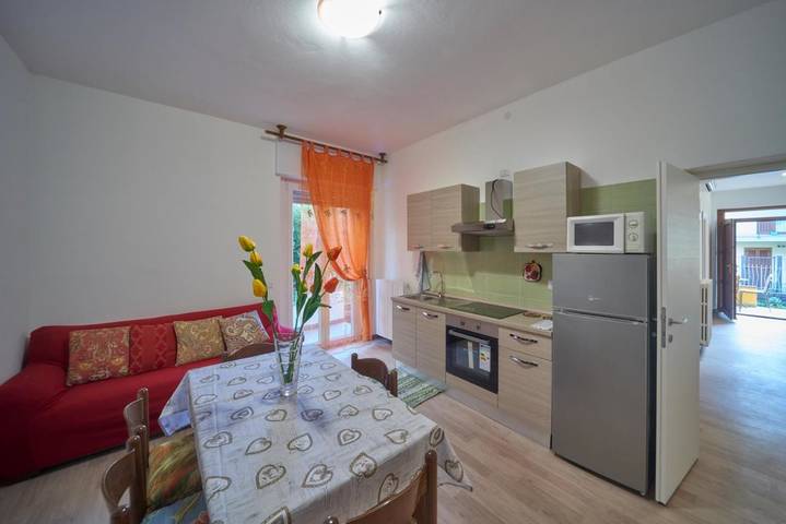 Ferienwohnung für 4 Personen, mit Balkon und Terrasse sowie Garten und Pool