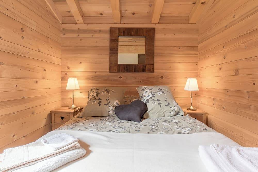 Entire apartment, Apartment 'Chalet Evasion - 13 Personnes' with Mountain View, Shared Garden and Wi-Fi in Hauteluce, Albertville region