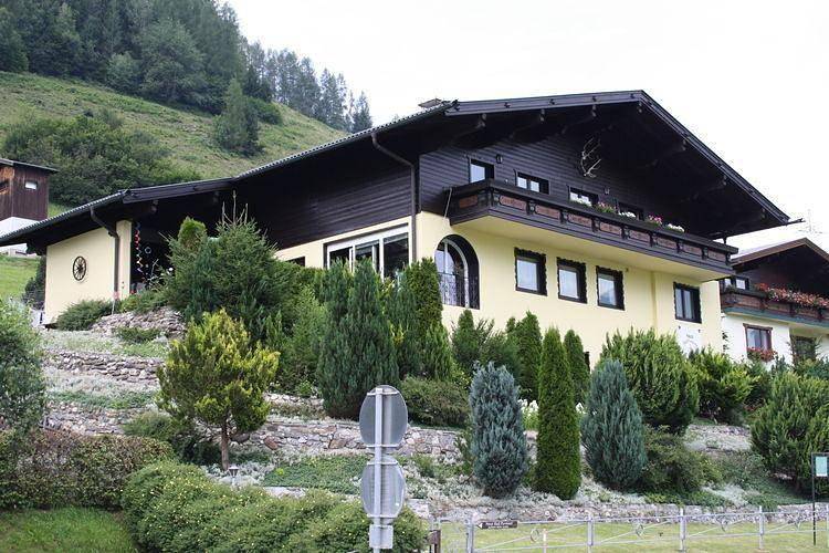 Ganze Ferienwohnung, Geräumig ausgelegte Ferienwohnung in der oberen Etage mit Bergblick vom privaten Balkon in Bruck an der Glocknerstraße, Pinzgau