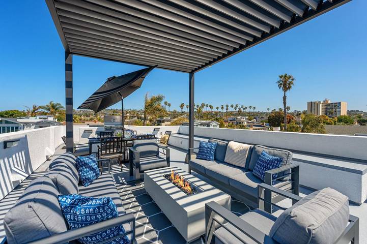 Vacation house for 12 people, with balcony, kid friendly in Southern California