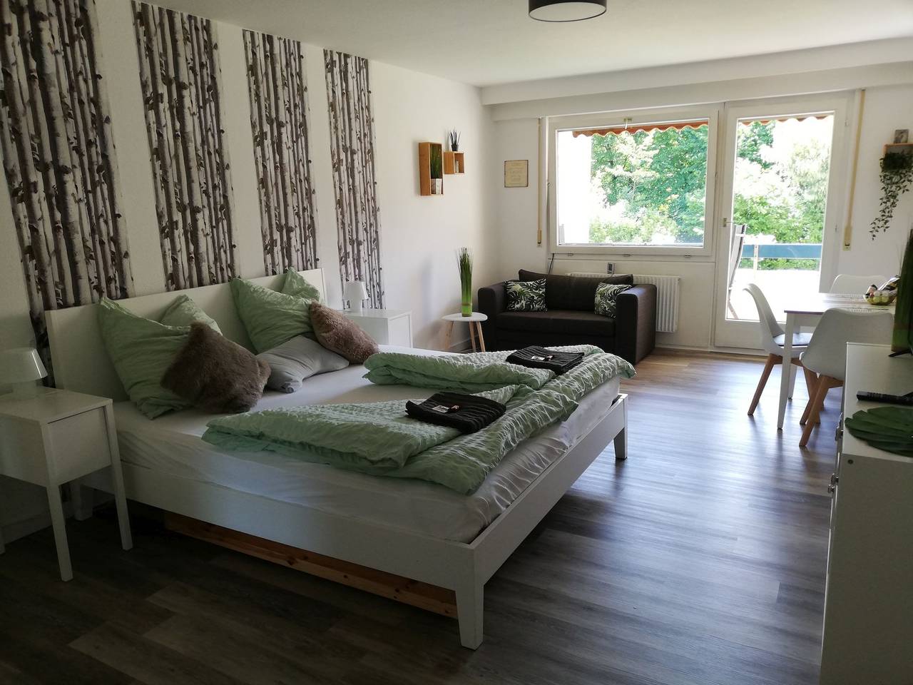 Ganze Wohnung, Ferienwohnung 'Lived-in' mit Bergblick, Balkon und Wi-Fi in Bad Urach, Albsteig Etappe 9