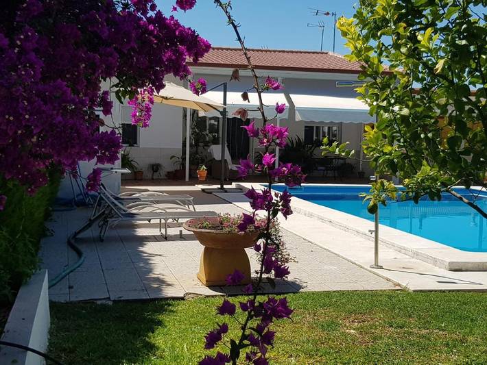 Ferienhaus für 9 Personen, mit Ausblick und Balkon sowie Garten und Pool - 1