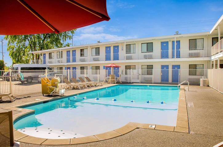 Hotel para 4 personas, con piscina - 1