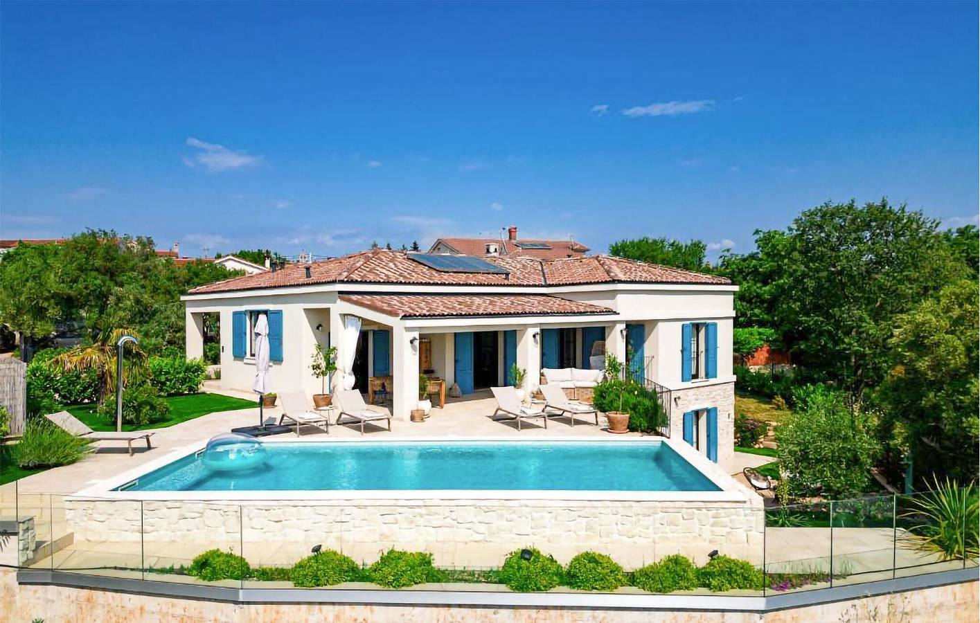 Apartment mit Meerblick, Pool, WLAN und Parkplatz in der Nähe des Strandes von Jert in Pinezici, Krk