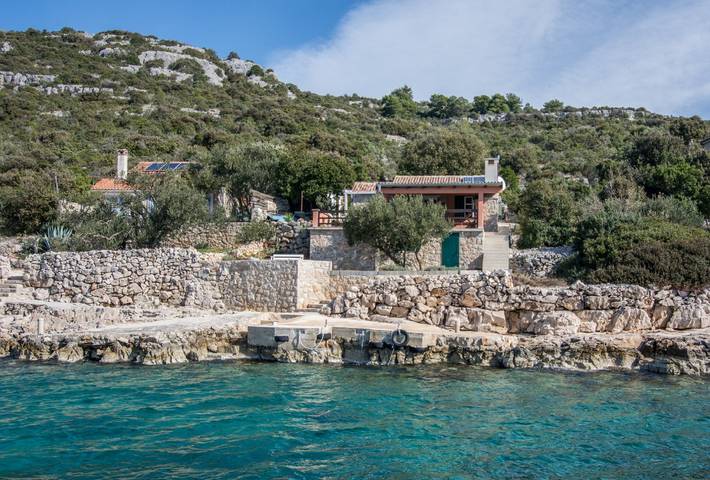 Ferienhaus für 4 Personen, mit Garten in Tkon