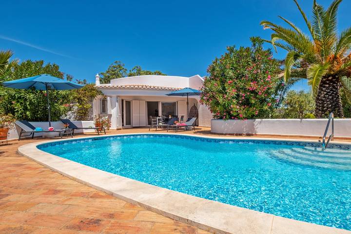 Location de vacances pour 6 personnes, avec Terrasse et Jardin à Armação de Pera - 2