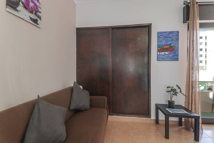 Apartamento entero, Apartamento "Beach Residence 12" con balcón, Wi-Fi y terraza compartida in Armação de Pêra (costa), Armação de Pera