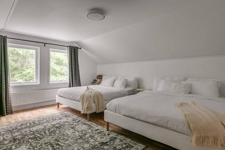 Brandneues Haus nahe See und öffentlichem Verkehr in Huddinge, Schwedische Ostsee