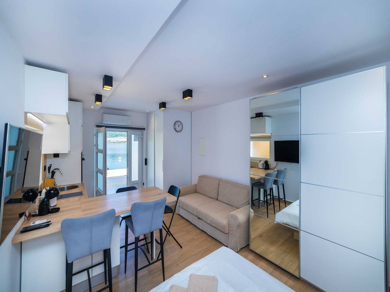 Ganze Wohnung, Apartments Ema - Studio Apartment with Sea View in Rogotin, Dubrovnik-Neretva