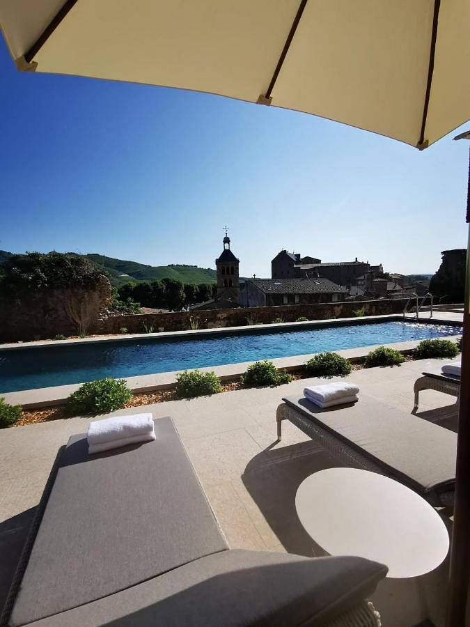 Hôtel pour 2 personnes, avec Terrasse ainsi que Jardin et Piscine