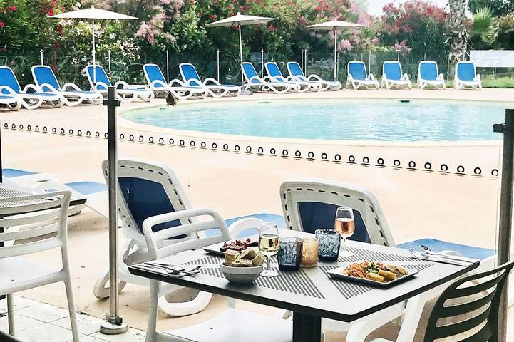 Appartement de vacances pour 4 personnes, avec piscine et jardin, animaux acceptés